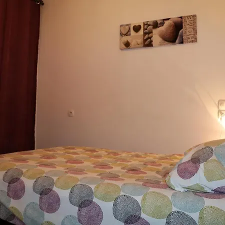 Petite Maison Avec Terrasse Et Jardin Caumont (Eure)