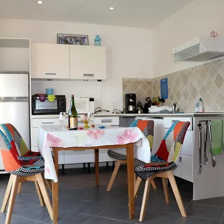 Petite Maison Avec Terrasse Et Jardin Caumont (Eure)