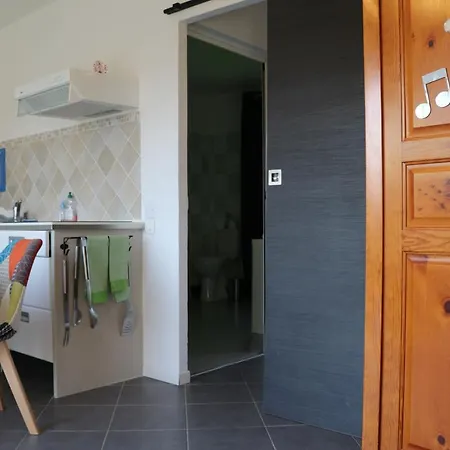 Petite Maison Avec Terrasse Et Jardin Caumont (Eure)